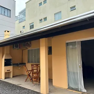 https://casa-entre-dois-mares-casa-laranja.santa-catarina-brasil.com